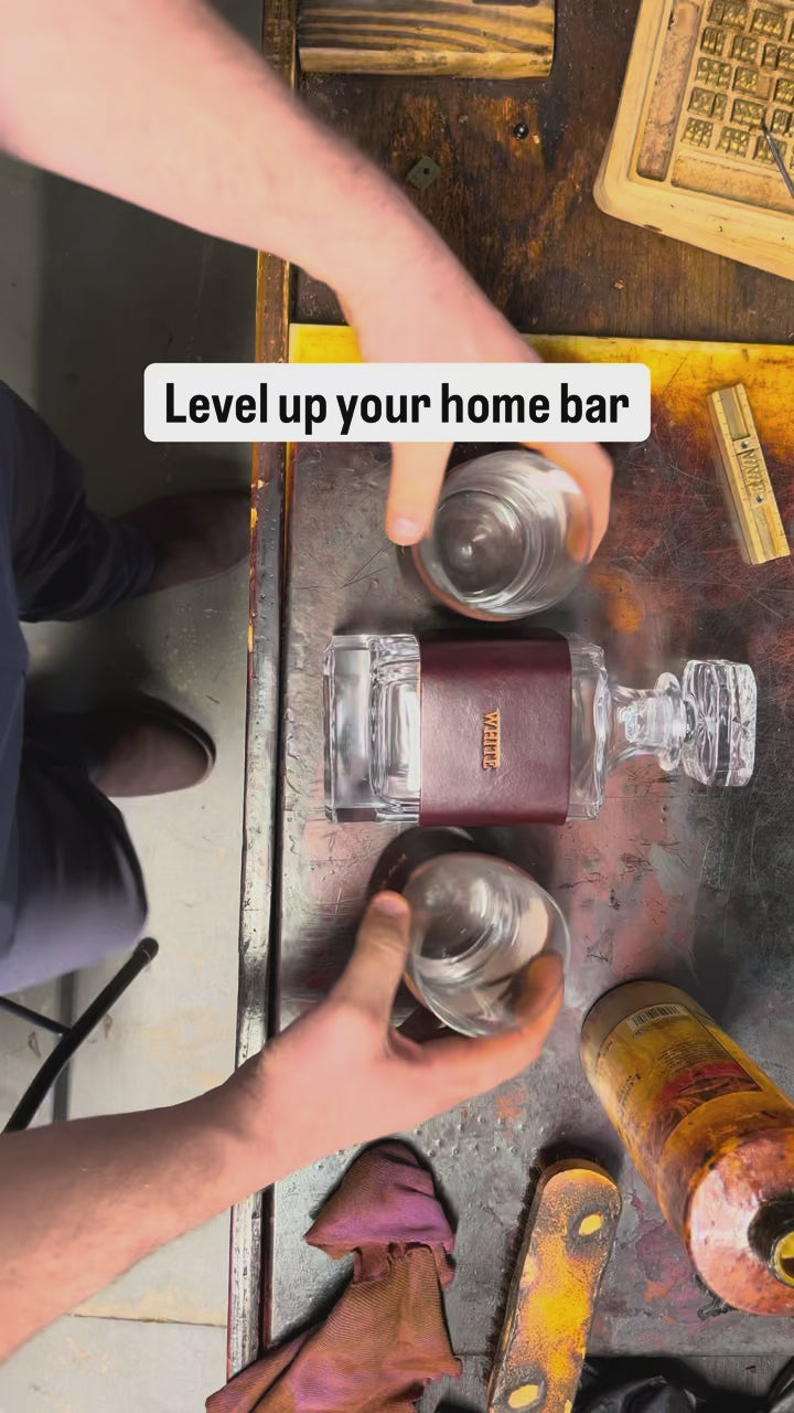 Load video: Decanter &amp; Whiskey Glass Set